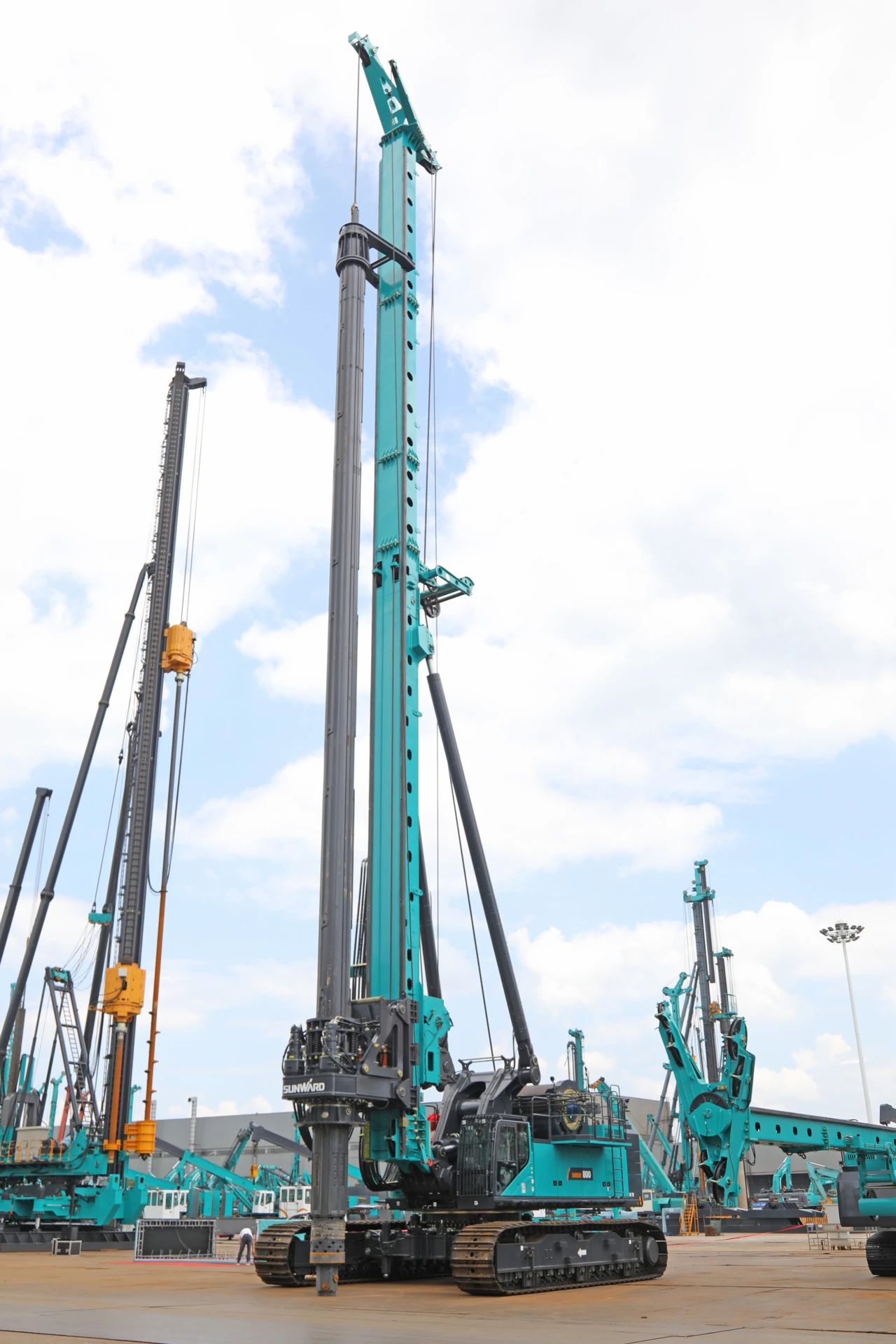 “破紀(jì)錄王者”再出征！山河智能SWDM800旋挖鉆機(jī)成功交機(jī)