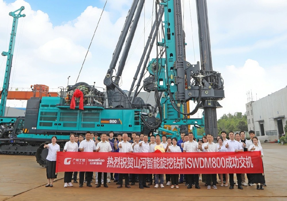 “破紀(jì)錄王者”再出征！山河智能SWDM800旋挖鉆機(jī)成功交機(jī)